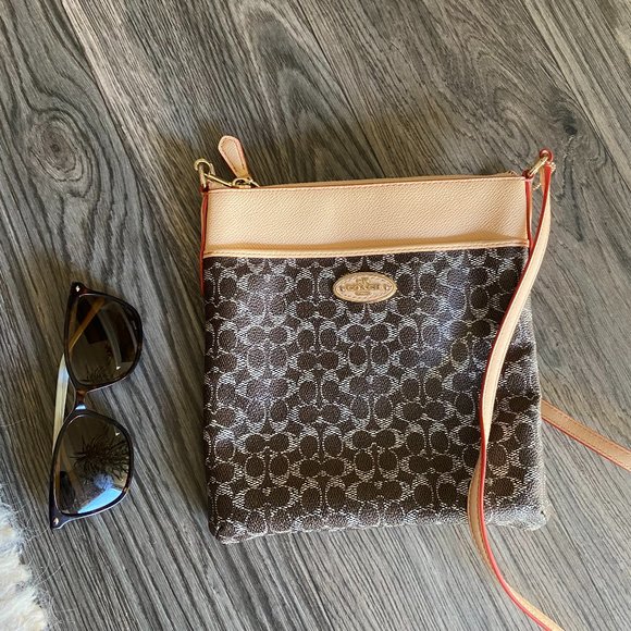 Coach Crossbody Purse: Great Condition! - Picture 4 of 12